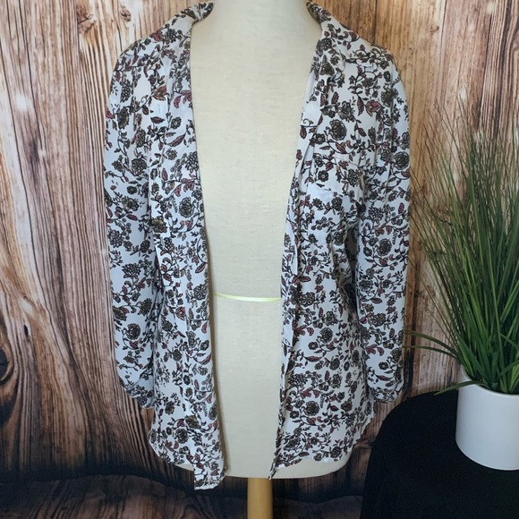 Woman’s long sleeve, XL shirt from LOFT. - Picture 3 of 3